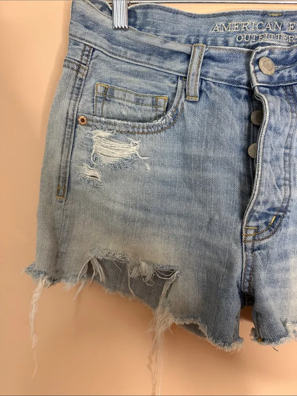 American Eagle Outfitters light blue distressed cutoff denim shorts - Image 5