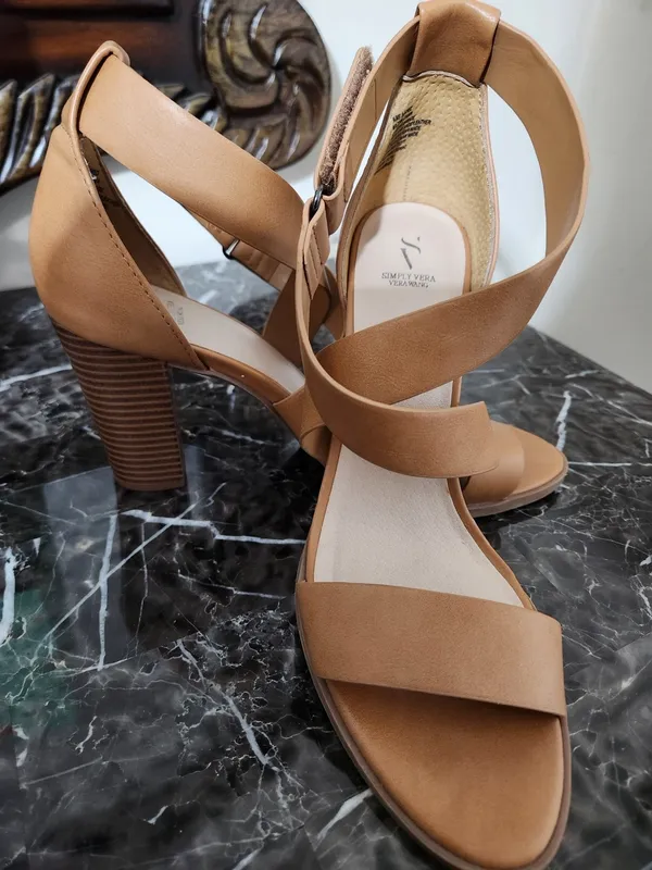 Simple Tan Crisscross Block Heel Sandals Size 8.5 - Image 5