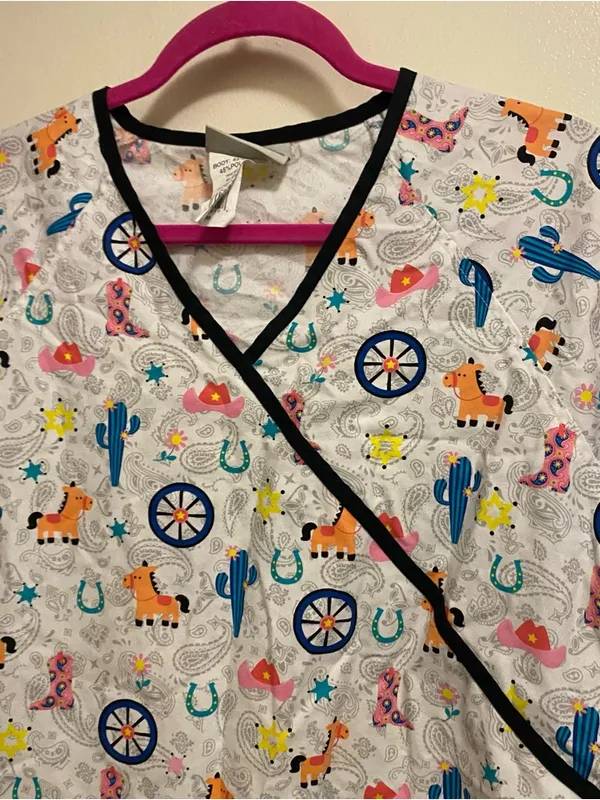UA Scrubs Womens Scrubs Scrub Top Shirt M 40” Western Horse Cactus Wagon Wheel - Image 4