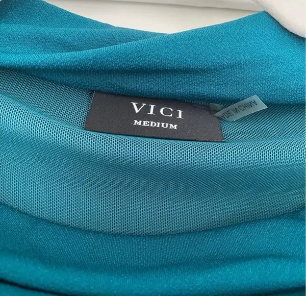 ✨VICI Elisabeth Mock Neck Side Slit Ruched Midi Teal Sz Medium Dress✨ - Image 9