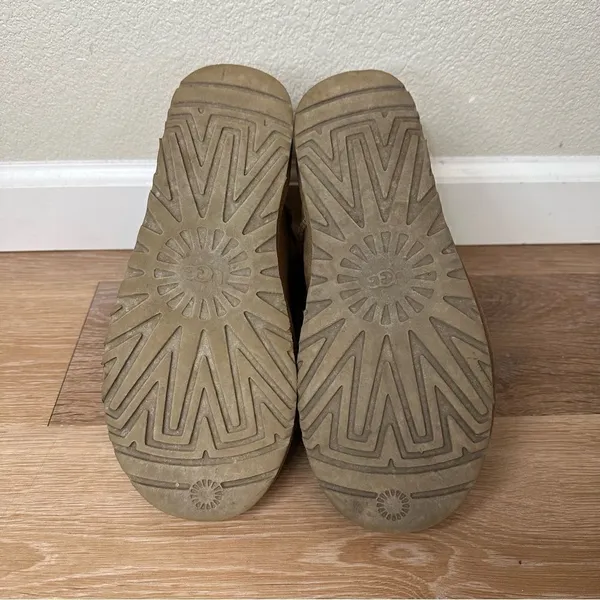 UGG Bailey Button Chestnut Brown Ankle Boots, Size 8 - Image 10