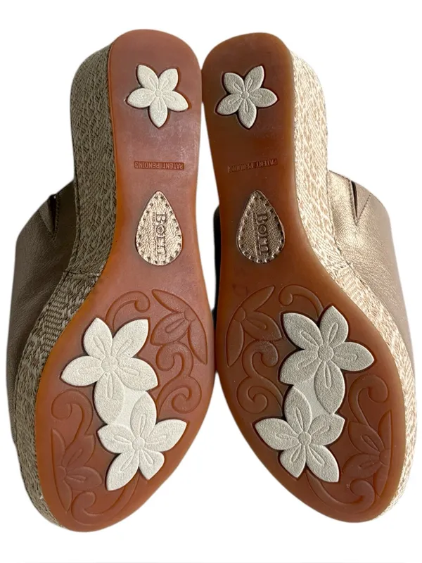 EUC Born Leather Wedge Sandals Gold Size 7 - Image 7