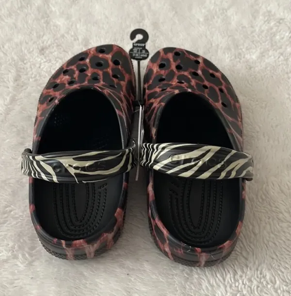 Crocs (NWT) Classic Animal Remix Clogs in Black Multi Animal, Size: 7 - Image 9
