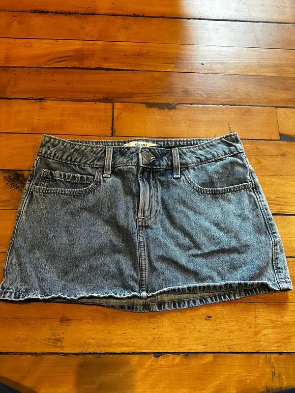 Hollister Low-Rise Mini Skirt - Image 2