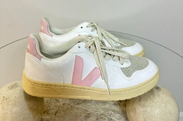 VEJA V-10 CWL Vegan Leather Sneaker in White/Petale Pink Size EU 37/US 6 - Image 5