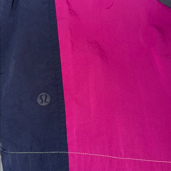 Lululemon Evergreen Shorts HR Drawcord ER Tie Logo Women Athletic Colorblock - Image 3