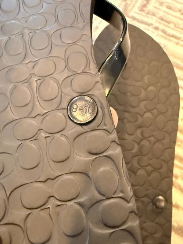 NEW Coach women's size 10 (40) black Abbigal turn-lock flip flops - Image 10