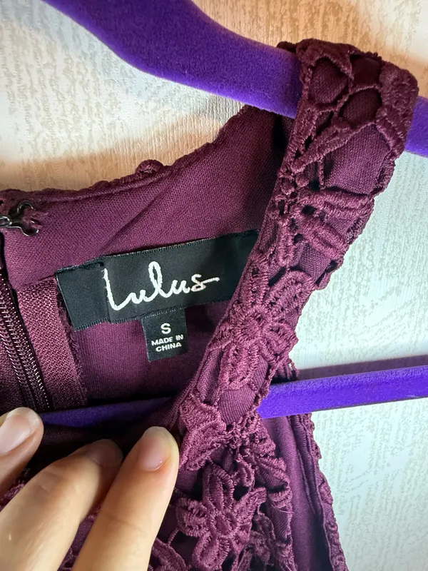 Lulus Burgundy Floral Lace Bodycon Midi Dress Size Small High Neck - Image 4