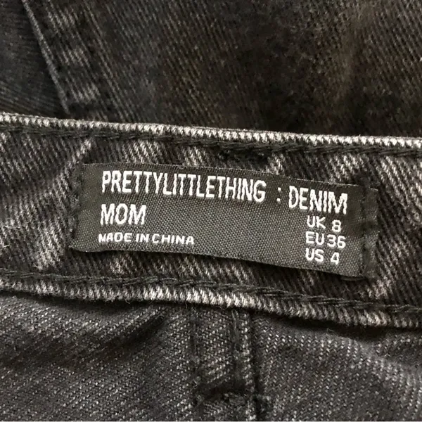 PrettyLittleThing Washed Black Ripped Knee Mom Jeans - Image 5