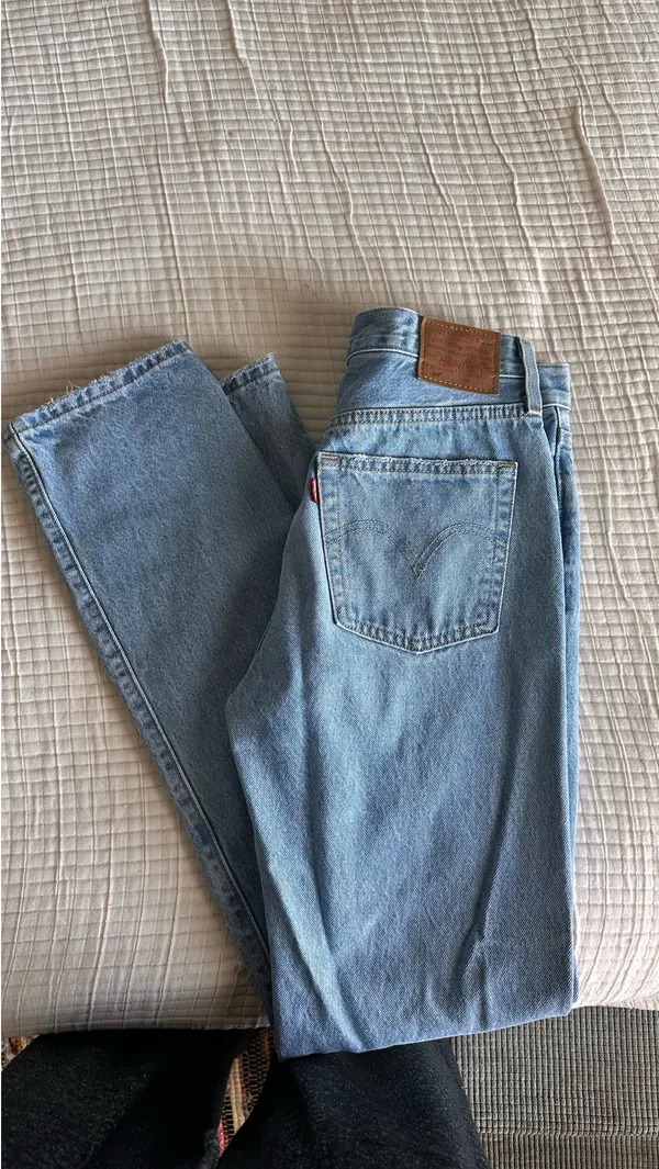 Levi’s 501 Jeans Straight Leg Button Fly - Image 2
