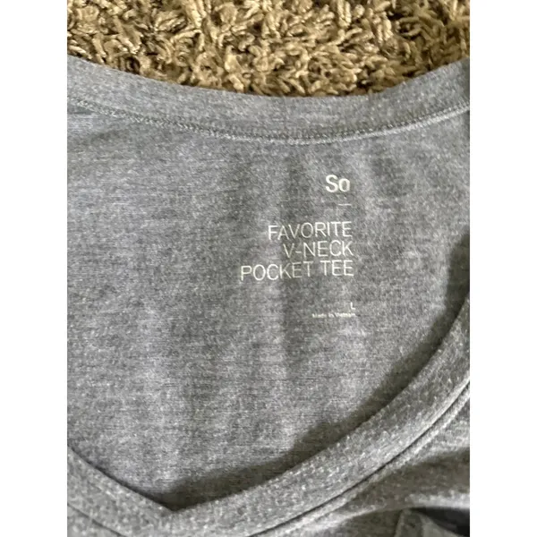 SO Women's Gray Favorite V-Neck‎ Pocket Tee Size Large - Image 2