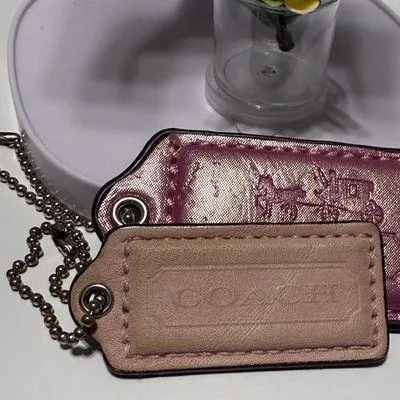 Coach light pink tag - Image 2