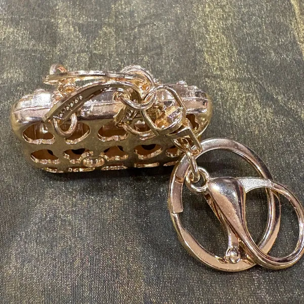 Source Unknown Pink and Gold Mini Bag Keychain - Image 4