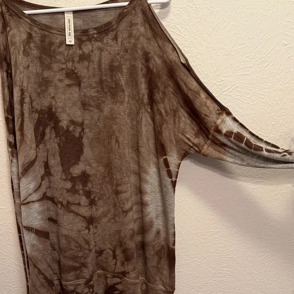 American Age 🐻🐻🐻3 for 12$🐻🐻🐻Brown Tie-Dye Cold Shoulder Women's Top-medium - Image 5