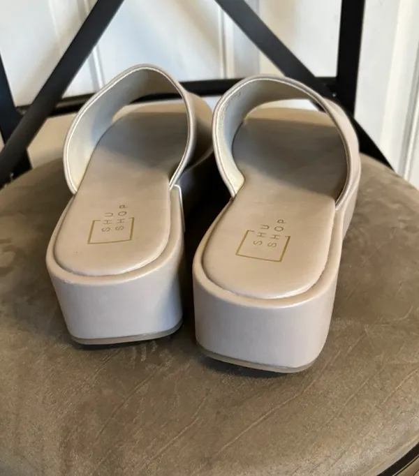 NWOB Size 9 Shu shop beige Lourdes 2” wedge slide sandals. Retail 69.99 - Image 6