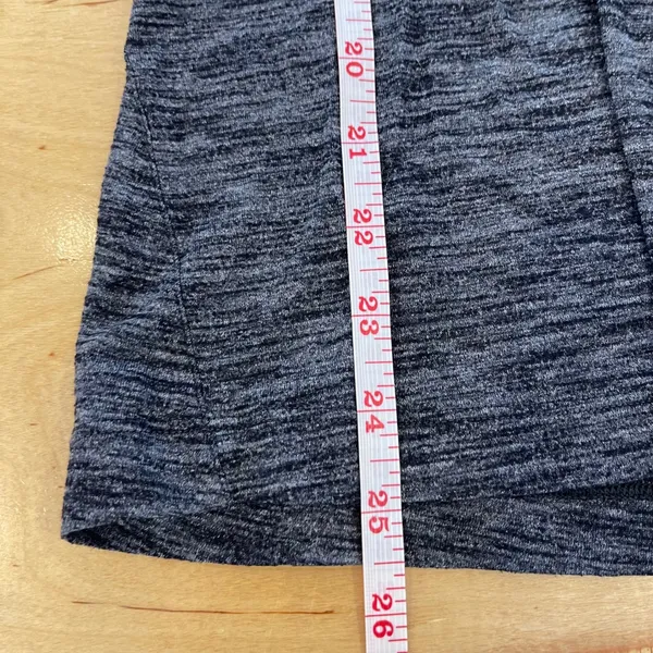 Lululemon Long Sleeve V‎ Neck Top Thumb Hole Heathered Gray AthleticSize 6 - Image 8
