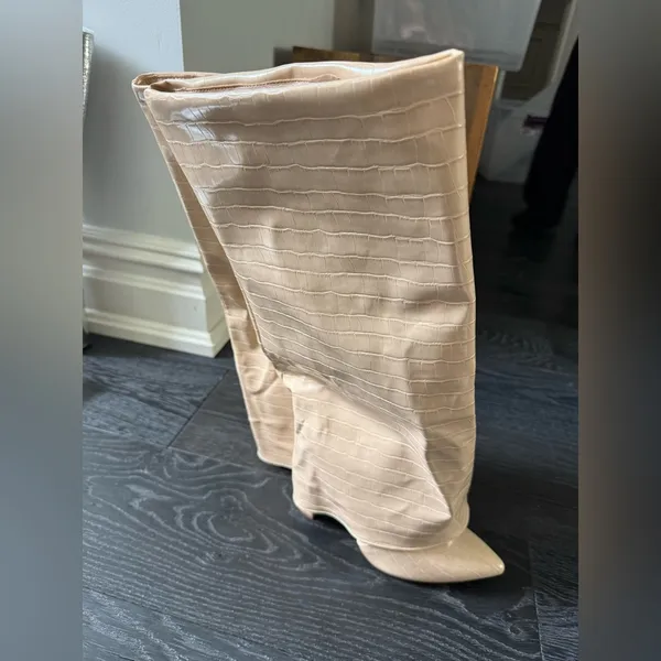 Beige Croc - Image 2