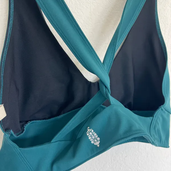 Free People Movement Teal Twist Back Sports Bra Size Medium - Image 3