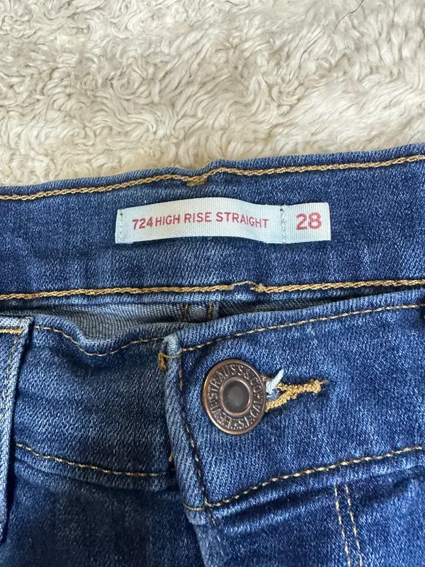 Levi's 724 High Rise Straight medium wash stretch denim jeans Size 28x30 - Image 4