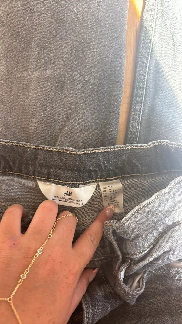 H&M jeans  - Image 2