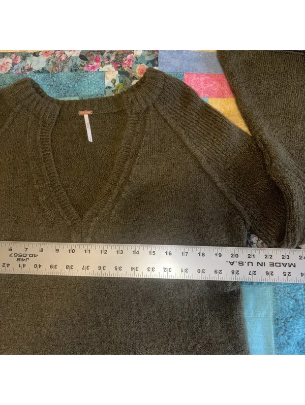 Free People Wool Blend V-Neck Flare Sleeve Woman’s Small Sweater Cozy Casual - Image 8