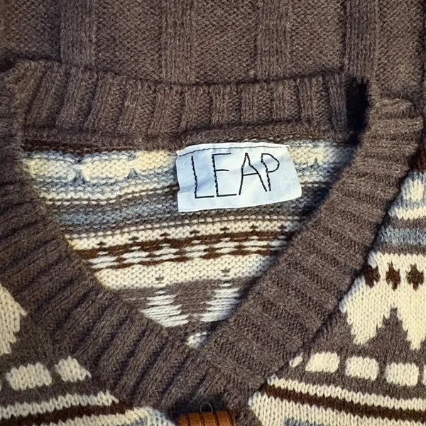 Vintage LEAP Women's Brown Fair Isle Knit V Neck‎ Sleeveless Sweater Vest - Image 4