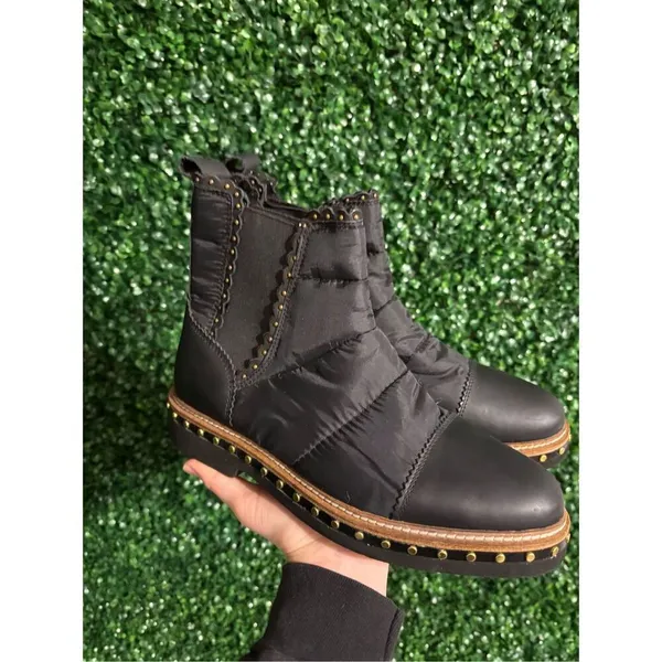 NWOT Free People Atlas Puffer Rivet Chelsea Boots in Black & Gold Sz. US 8 - Image 4