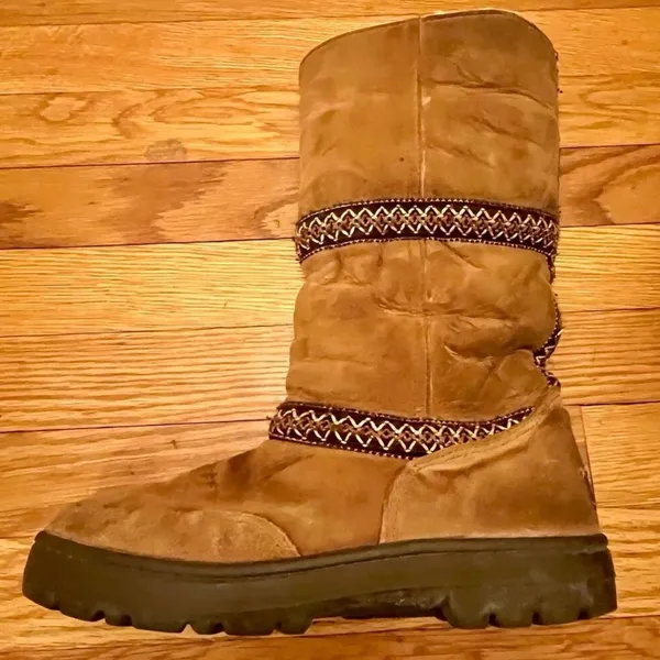 UGG Brown Suede Boots with Knit Accents - Image 8