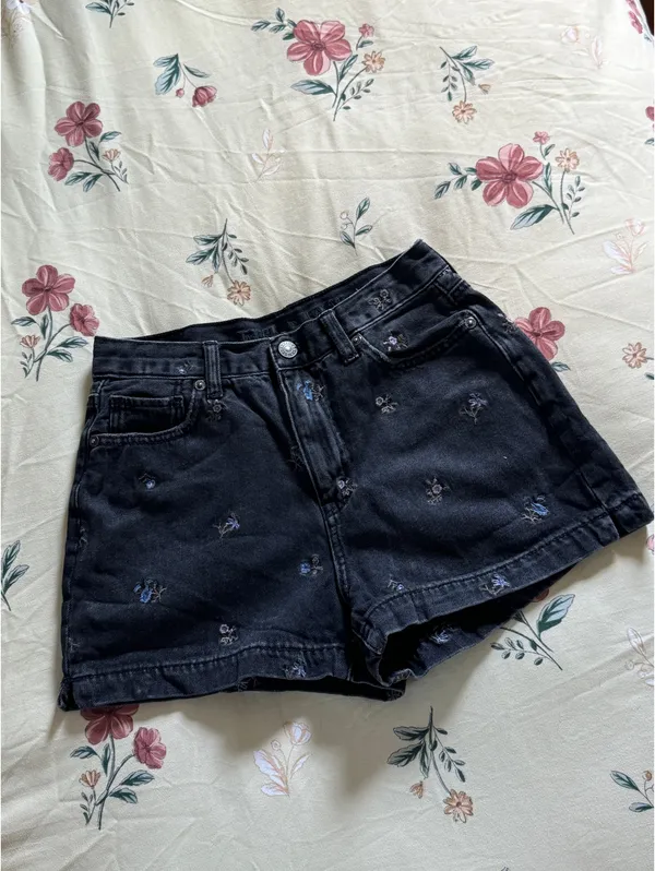 American Eagle Dark Wash Grey Jean Short with Embroidered Flowers - Image 2