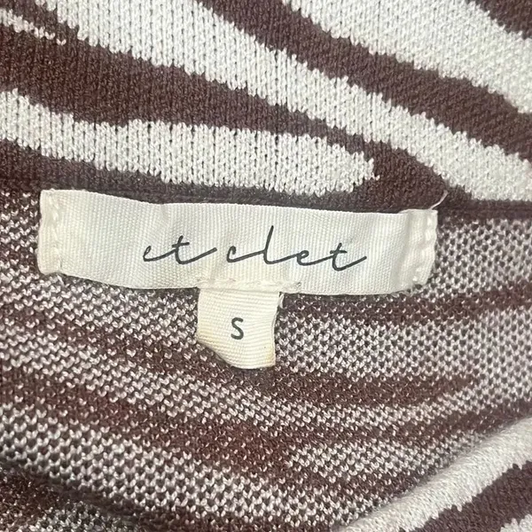Et Clet Hibernating Zebra Skirt Women’s Small - Image 3