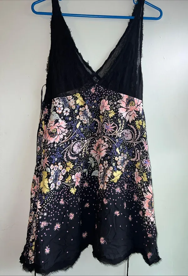 Gorgeous V Neck Floral Sleeveless Flare Mini Dress Black - Image 4