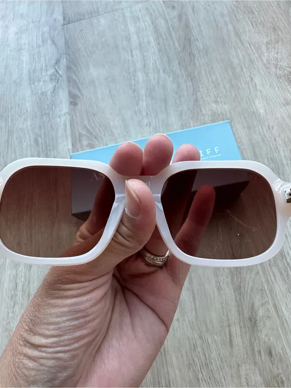 DIFF x Aspyn Ovard Lola Milky Blush Brown Gradient Sunglasses - Image 9
