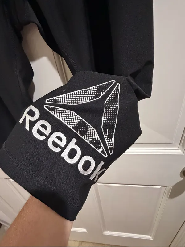 Reebok Black Cropped Performance Leggings size large - Image 2