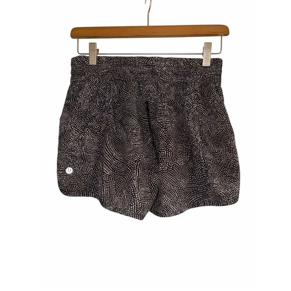 ✨Lululemon Tracker Sz 8 Short V *4"✨ - Image 8