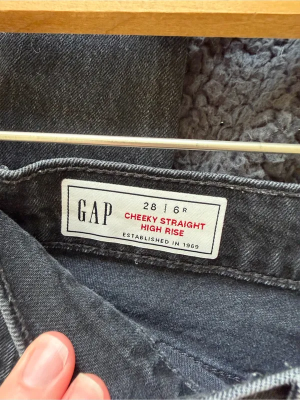 GAP High Rise Cheeky Straight Jeans - Image 3