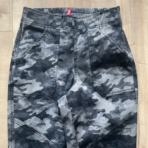 NEW Spanx Blackwash Camo Stretch Twill Cargo Jogger Pants Sz XS - Image 5