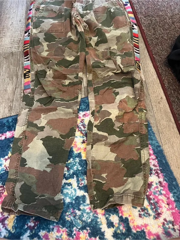 Anthropologie the wanderer Women’s Camo Utility Jeans with Multicolor Side Trim - Image 7