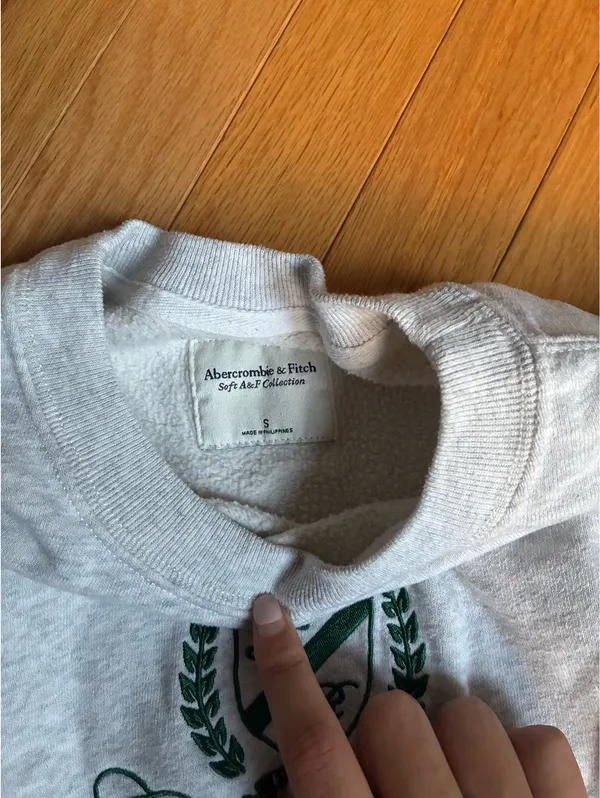 Boxy cropped Abercrombie Cannes sweatshirt - Image 2