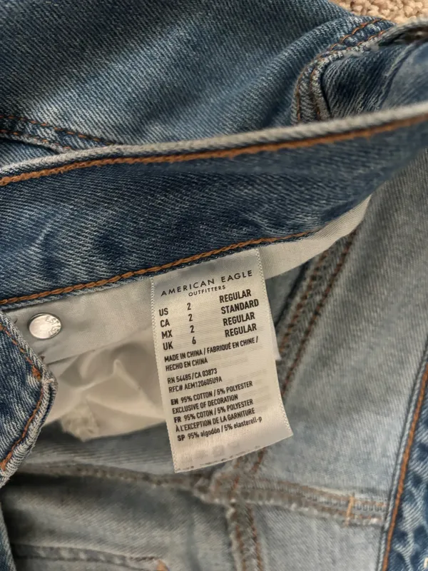 Distressed Mom American Eagle Jeans - Image 5