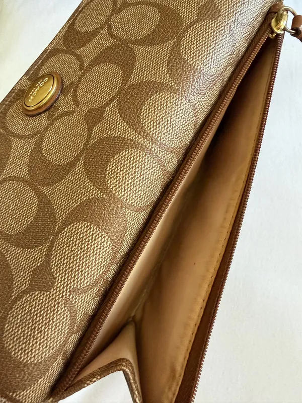 Coach Tan Signature Brown Wallet With Gold Accent 🩷 - Image 11