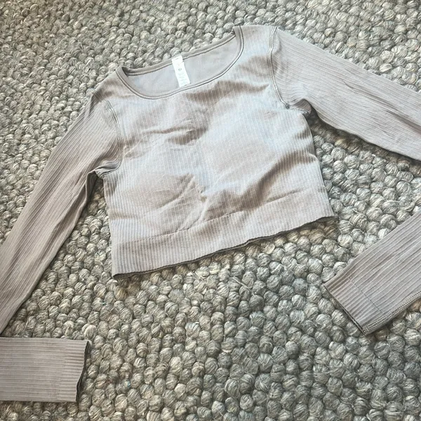 Lululemon Ebb to Street Long Sleeve in Heather Grey Size 2 - Image 4