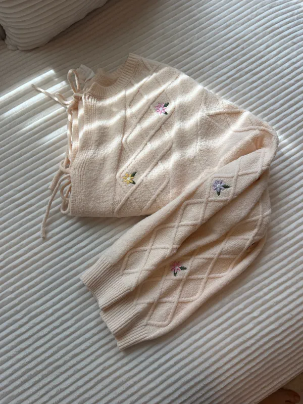 Willow & Wind Cream Floral Embroidered Tie Front Cardigan M/L - Image 7