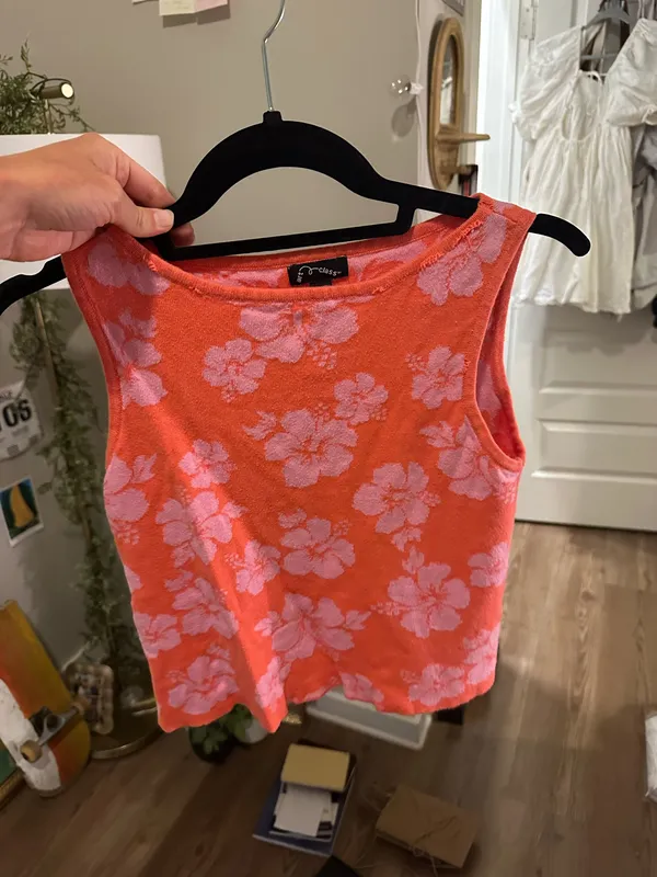 Boutique Floral basic top red and pink - Image 2