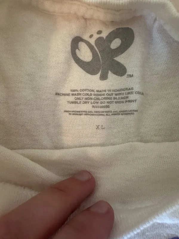 Olivia Rodrigo I spilled my guts in New York tour merch - Image 2