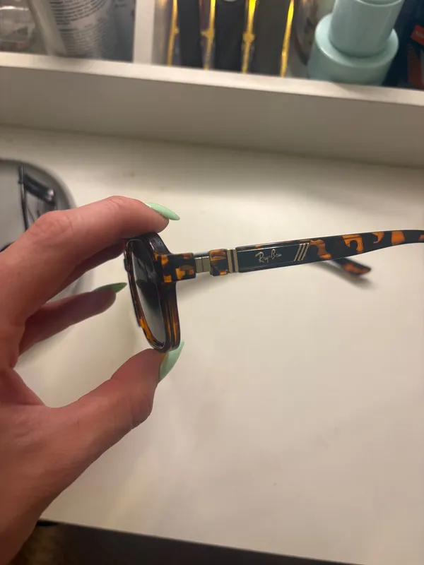 Polarized Ray-Ban Sunglasses plastic  - Image 4