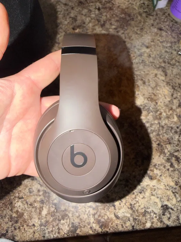 Beats Studio Pro Bluetooth Wireless Headphones - Image 4
