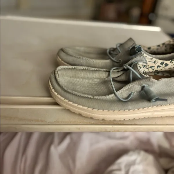Hey Dude size 7 loafers - Image 4