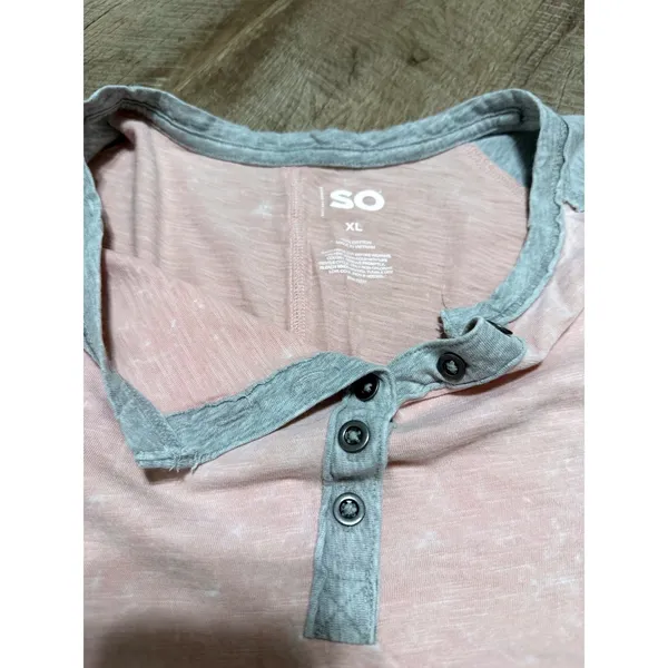 SO Women's Pink Acid Wash Raglan Henley Short Sleeve Top‎ XL Heather Gray Trim - Image 9