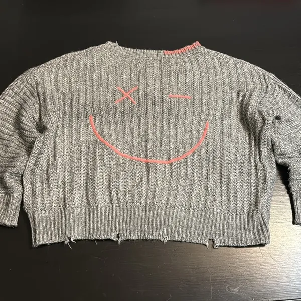Vintage Havana‎ happy face Gray V-Neck Sweater with Pink Details - Image 6