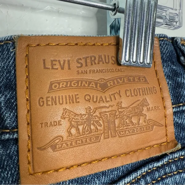 Levi's Premium 70s High Rise Flare‎ Medium Blue Wash Size 30 Minimalist Casual - Image 7
